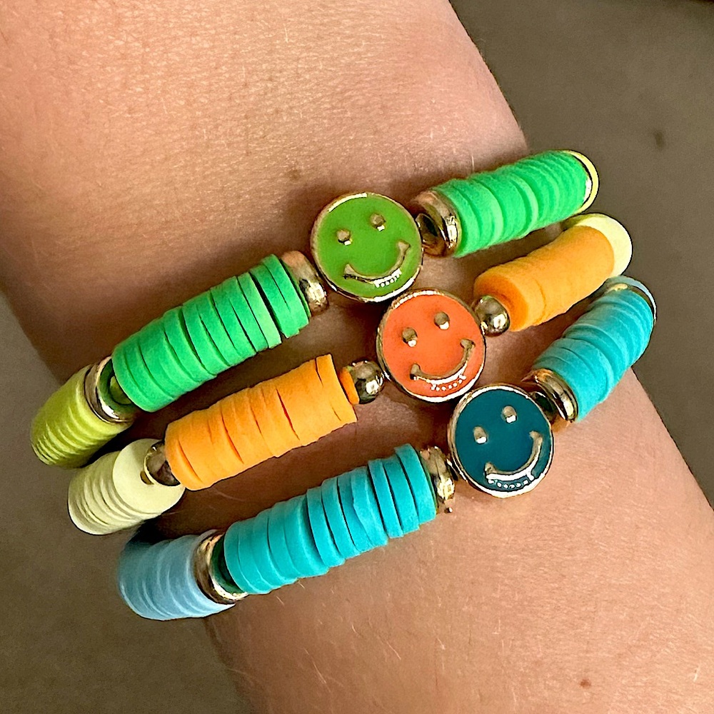Gold smile bracelet